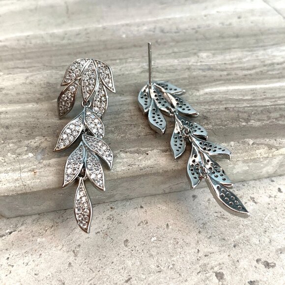 NEW~ Anthropologie SHASHI Pave Crystal Falling Leaves Earrings - Picture 6 of 7